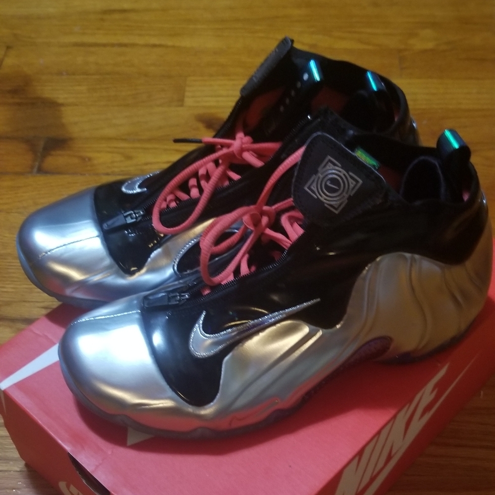 Size 9 men Nike Flight